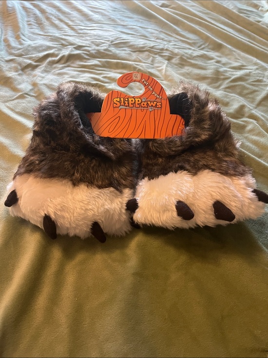Great Wolf Lodge Other - SlipPaws Kids Brown Size 10-12 Faux Fur Great Wolf Lodge Paw Slippers